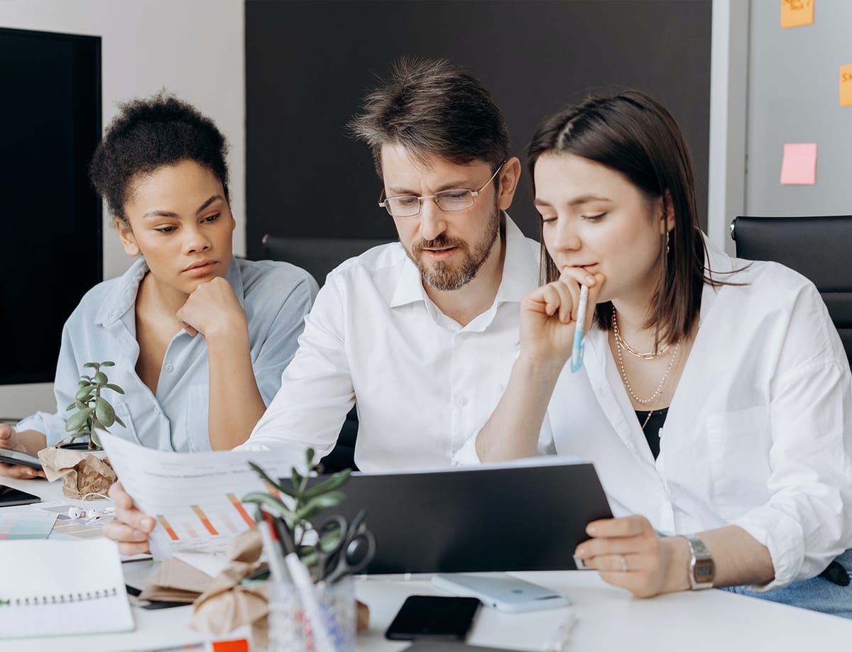 Marketing team reviewing campaign performance and acquisition costs